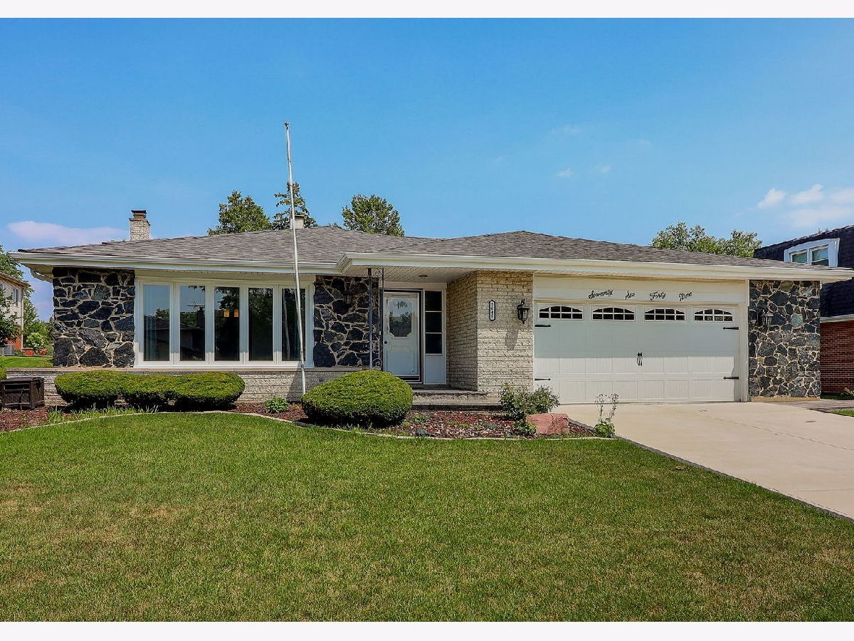 Homes Sold Farmingdale Terrace Willowbrook Illinois, 7649 Apple Tree