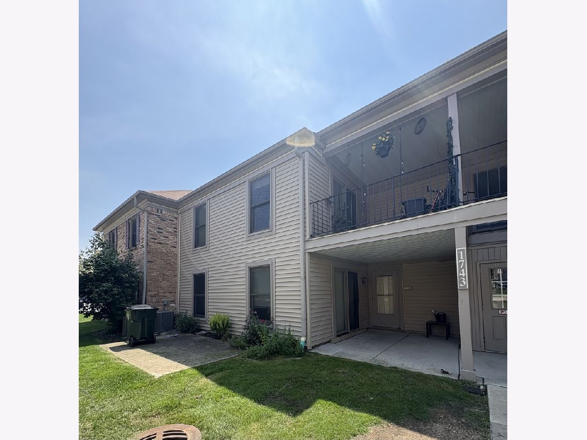 Townhomes & Condos Rented Hilldale Hoffman Estates Illinois, 1743 Sussex Walk