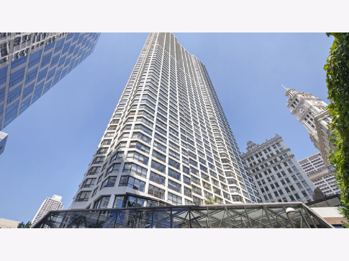 Condominiums Rented River Plaza Chicago Illinois, 405 Wabash