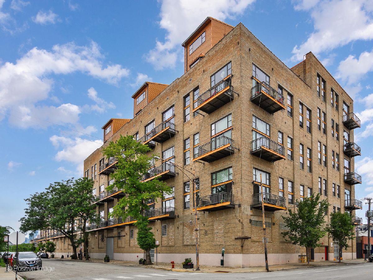 Condominiums For Sale Opera Lofts Chicago Illinois, 2545 Dearborn Street