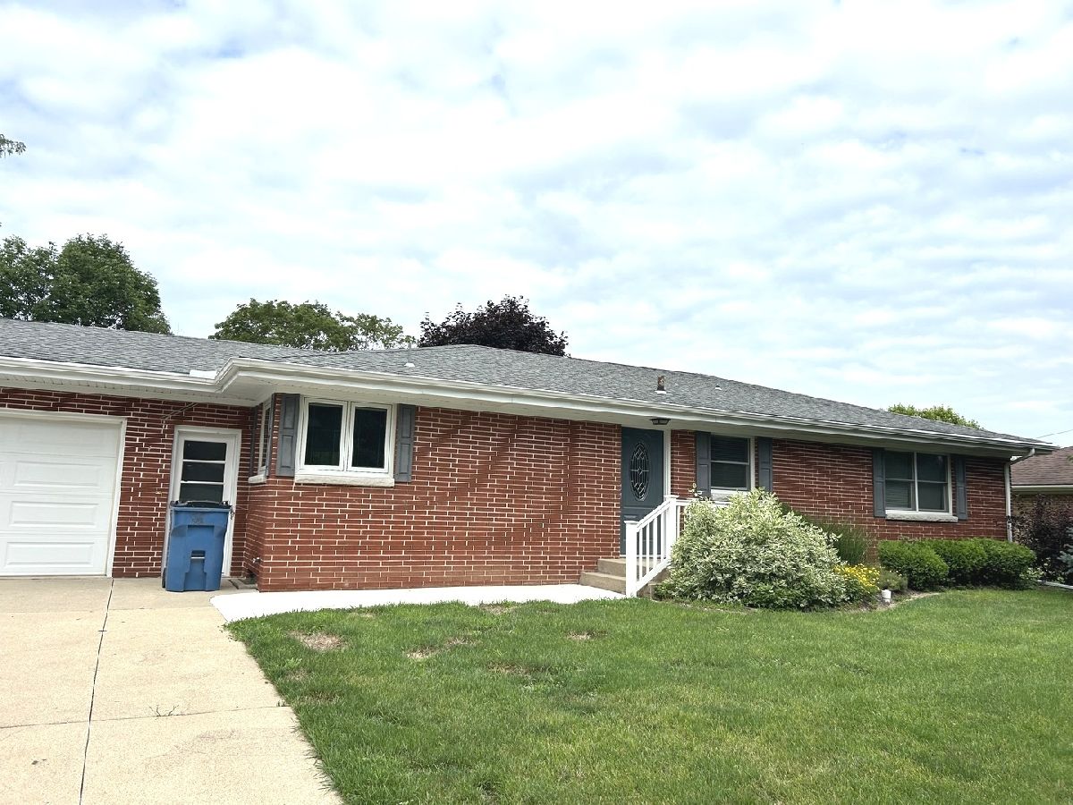  Rented Mendota Illinois, 1402 Lakeview
