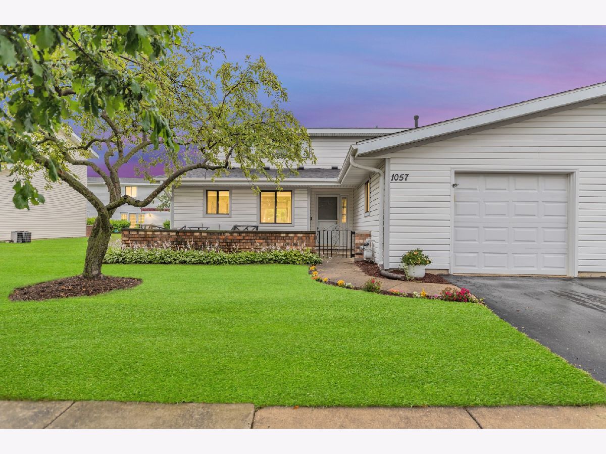 Townhomes & Condos & Homes Sold Weathersfield South Schaumburg Illinois, 1057 Shannock