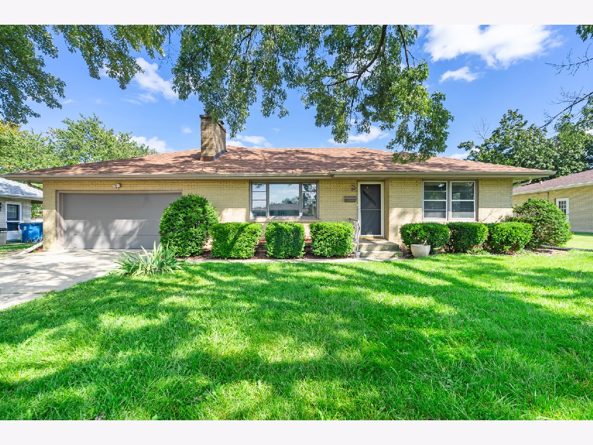  For Sale Crest Hill Illinois, 1616 Barthelone Street