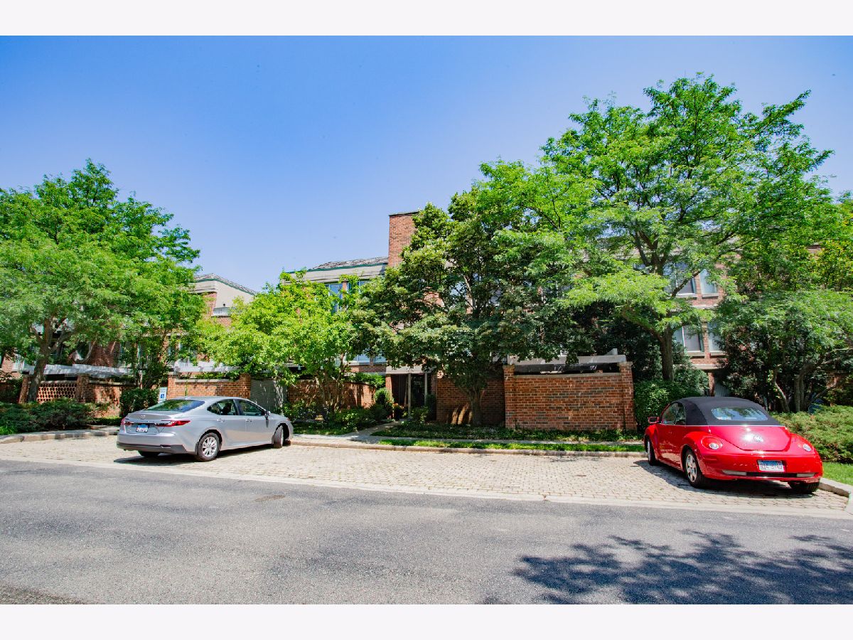 Condos & Townhomes For Sale Meadowlake Northfield Illinois, 7030 Arbor Lane