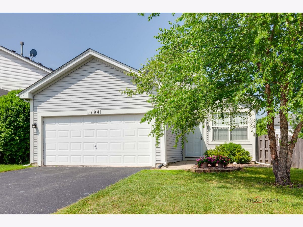  Rented Round Lake Illinois, 1794 Fallbrook