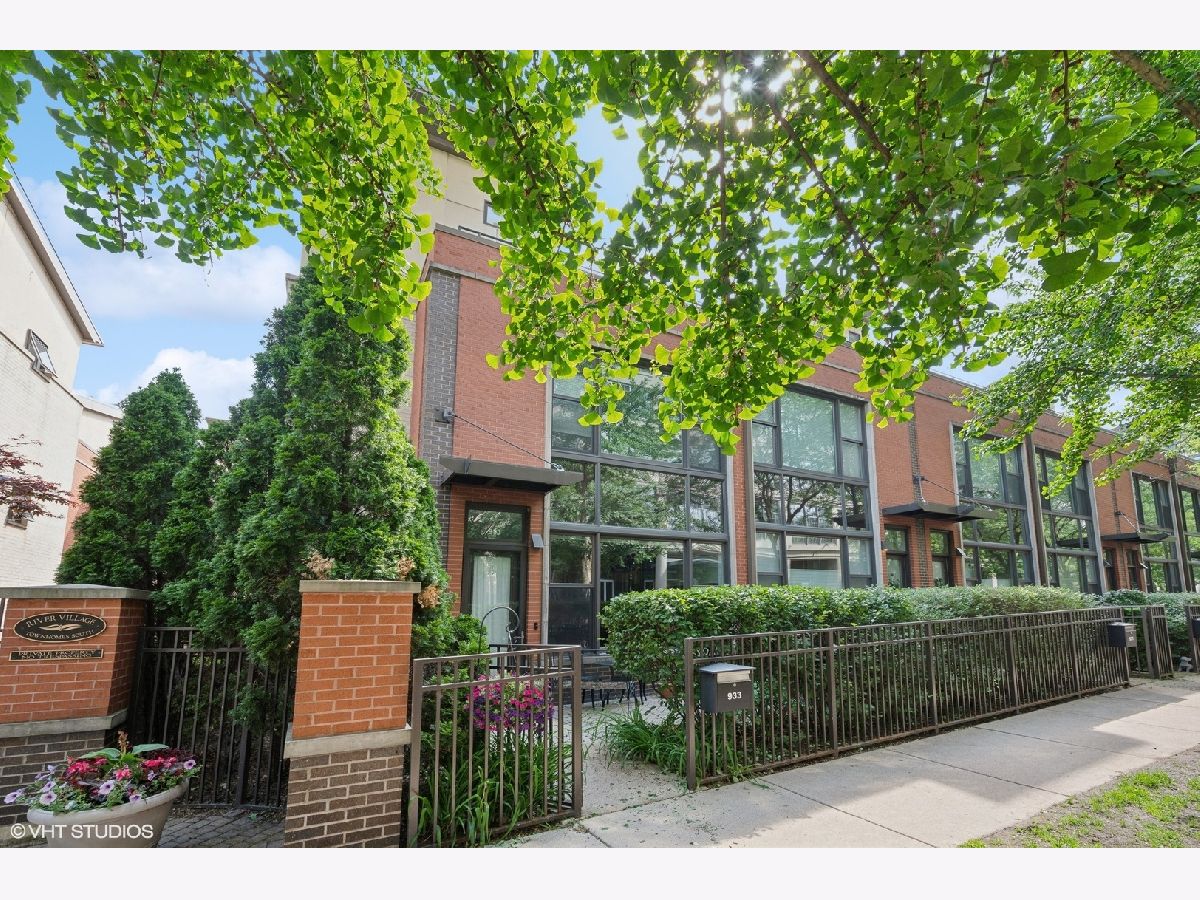  Sold Chicago Illinois, 933 Kingsbury