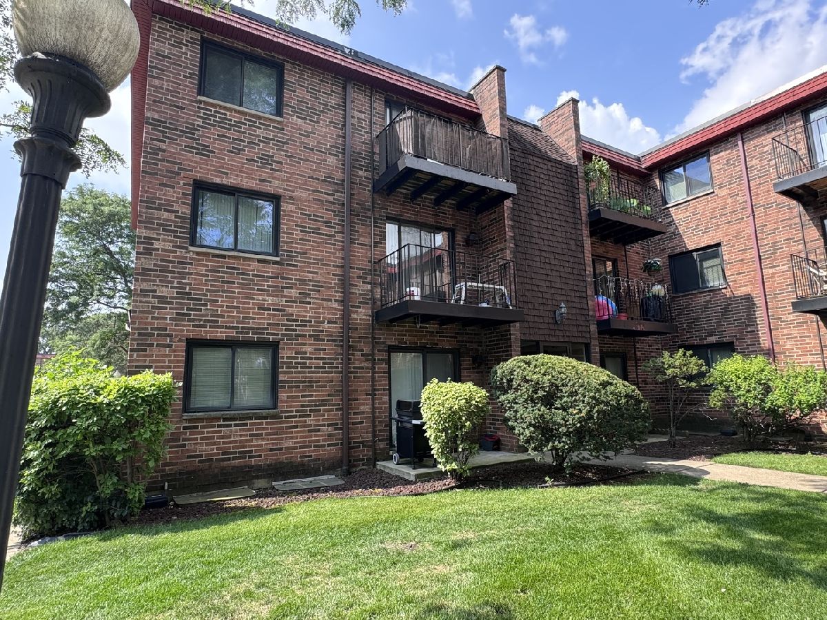 Condominiums For Sale Cinnamon Cove Mount Prospect Illinois, 1785 Algonquin Road