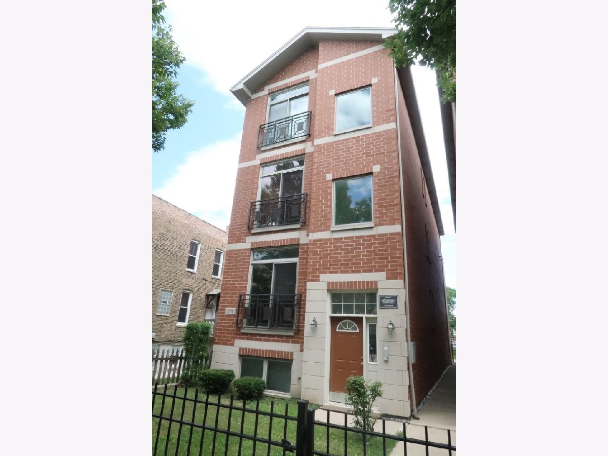 Rented Chicago Illinois, 3541 Hamilton