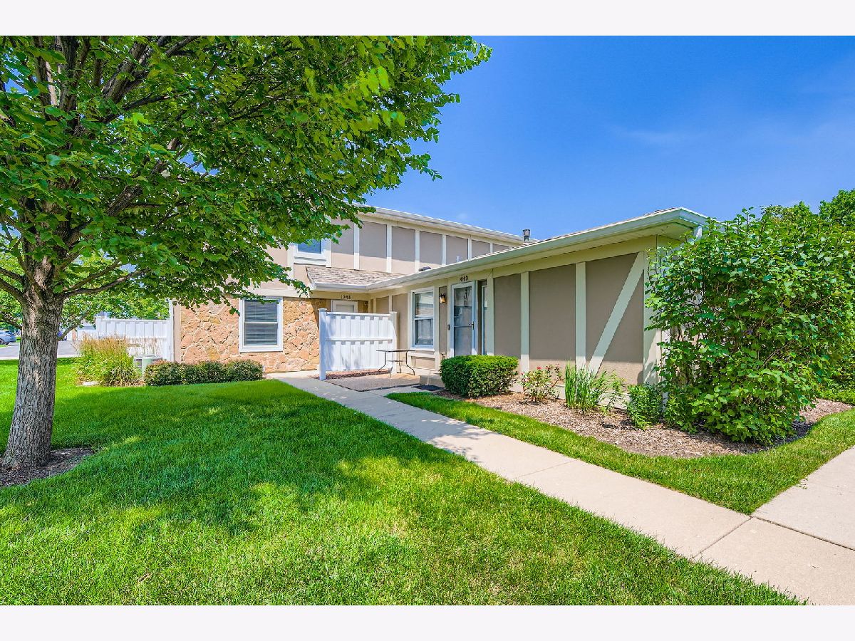 Townhomes & Condos & Homes Sold Nantucket Cove Schaumburg Illinois, 1045 Hampton Harbor