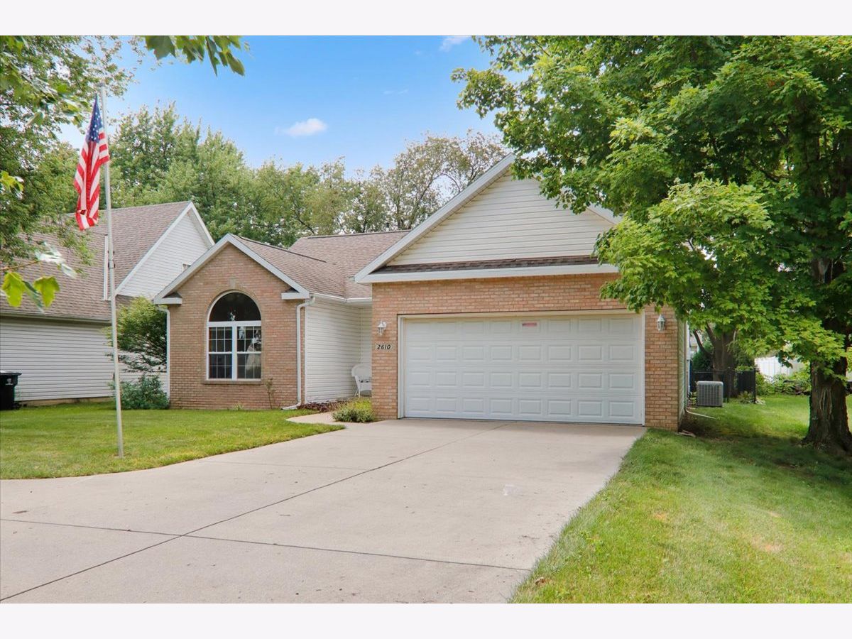 Homes Sold Eagle Nest Bloomington Illinois, 2610 Airport