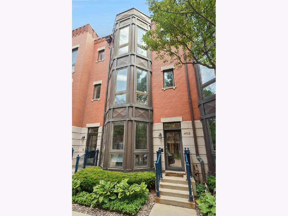 Townhomes & Condos Rented Kinzie Park Chicago Illinois, 453 Clinton
