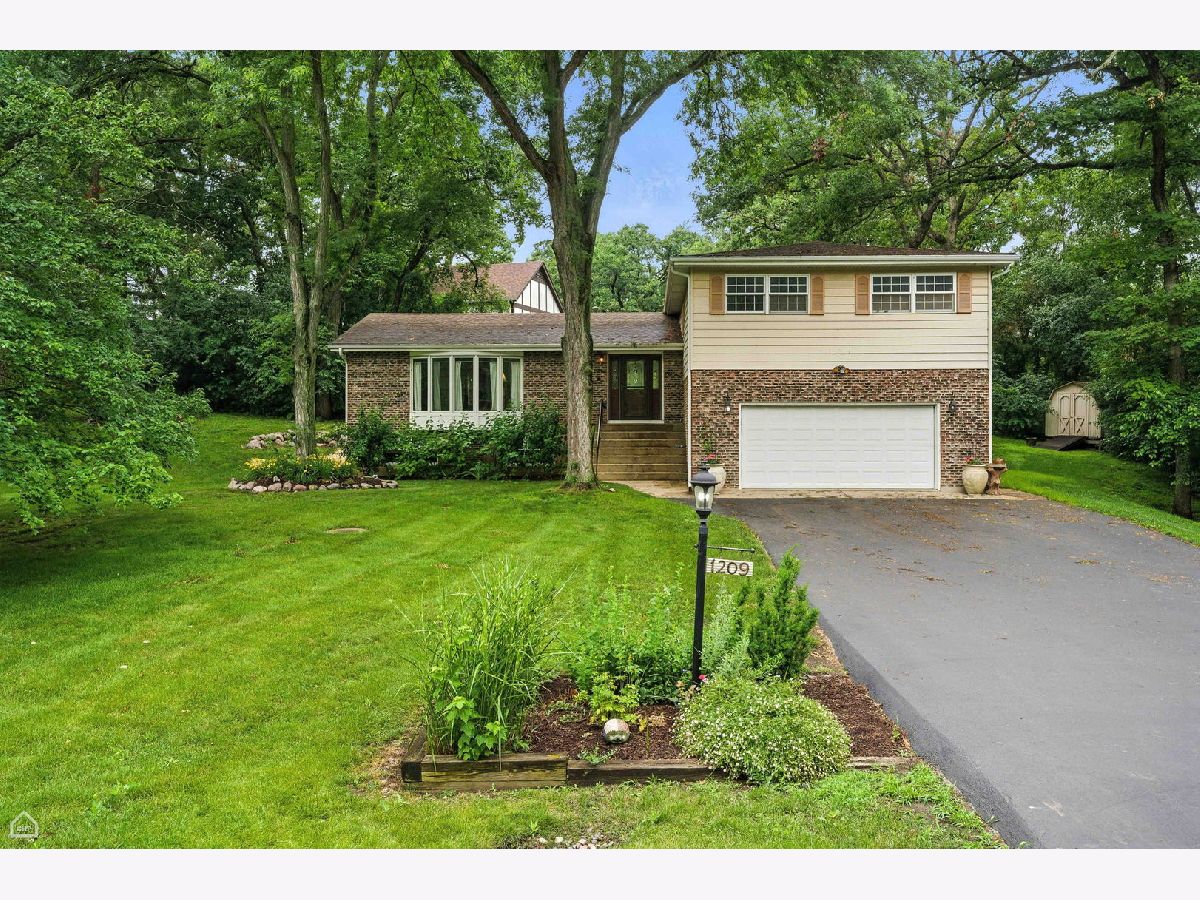 Homes For Sale Val Mar Estates Mchenry Illinois, 1209 Appaloosa Trail