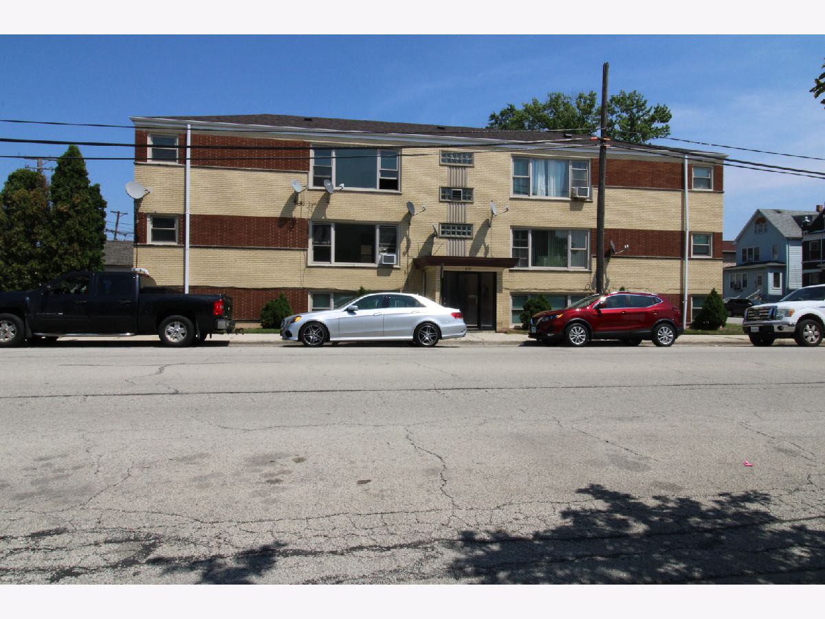 Rented Summit Illinois, 6151 76th