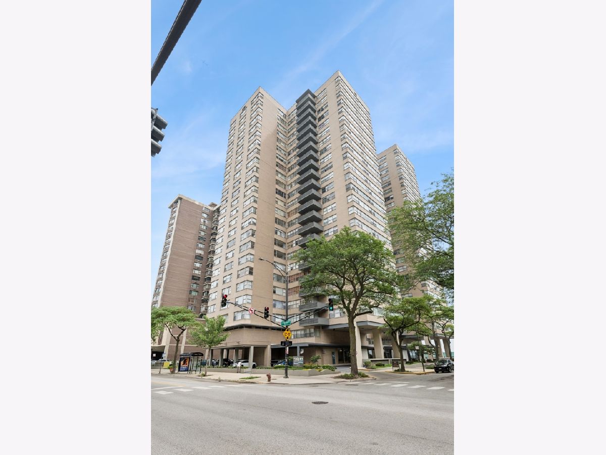 Condominiums For Sale Shoreline Towers Chicago Illinois, 6301 Sheridan Road