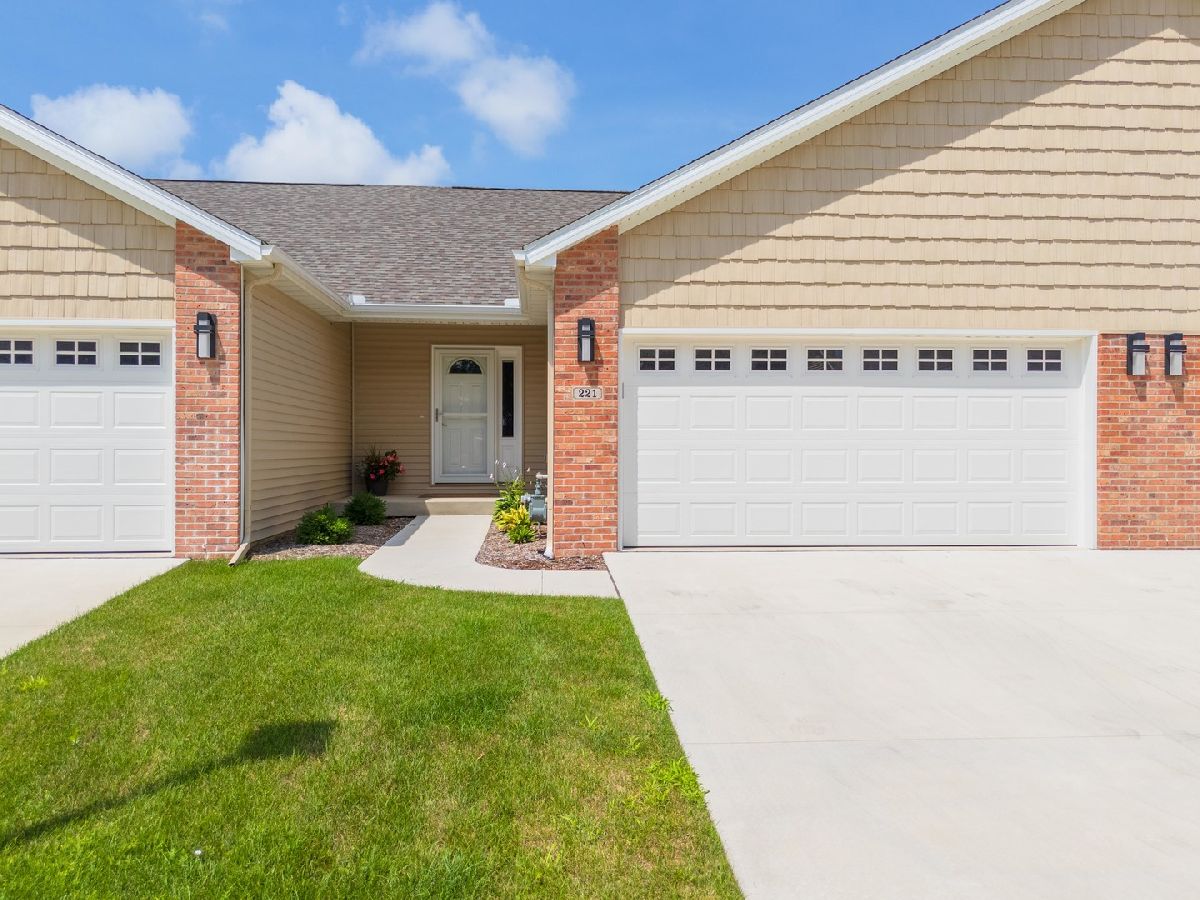 Condos & Townhomes & Homes For Sale Prairie Gardens Normal Illinois, 221 Cassidy Road