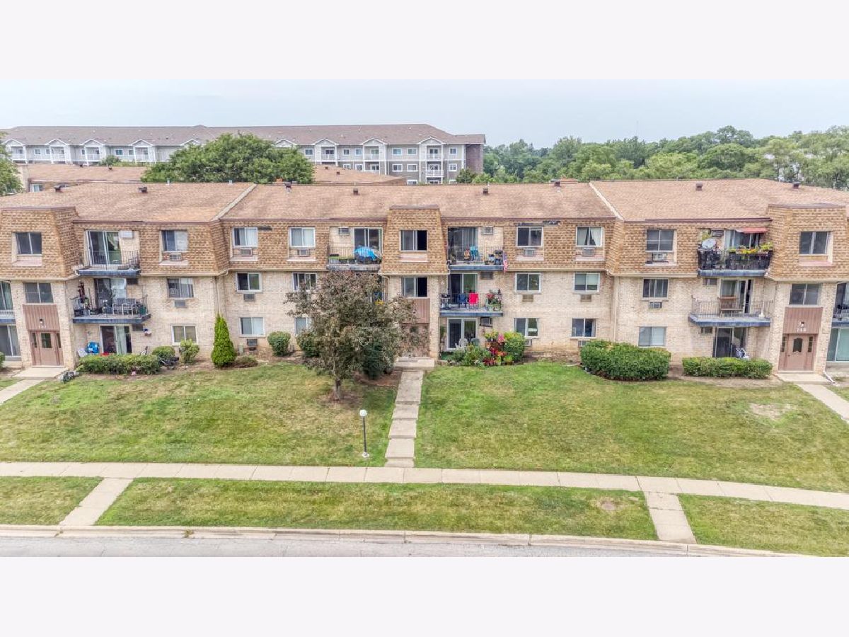Condominiums For Sale Shorewood Glendale Heights Illinois, 256 Shorewood Drive