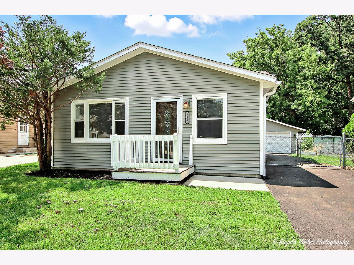 Sold Round Lake Beach Illinois, 1213 Oak