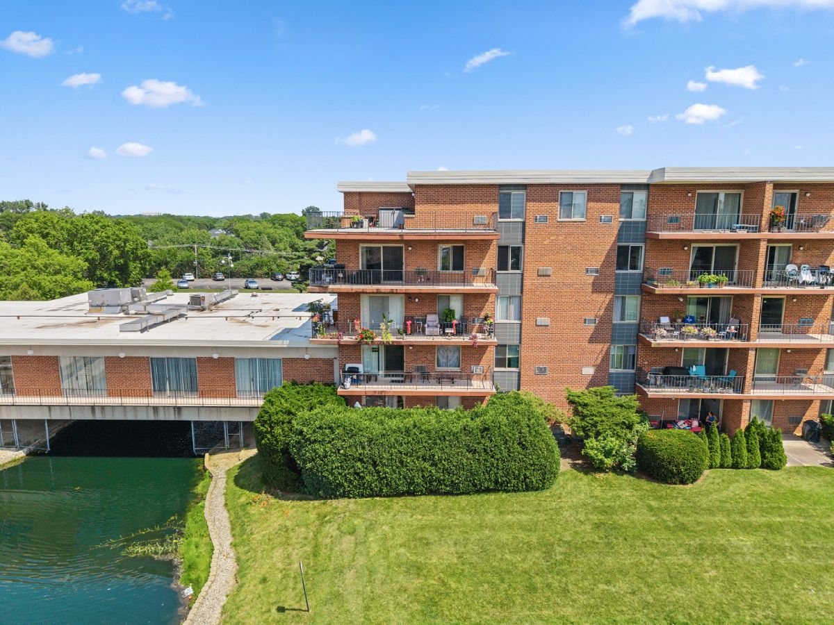 Condominiums For Sale Lake Run Prospect Heights Illinois, 16 Old Willow Road