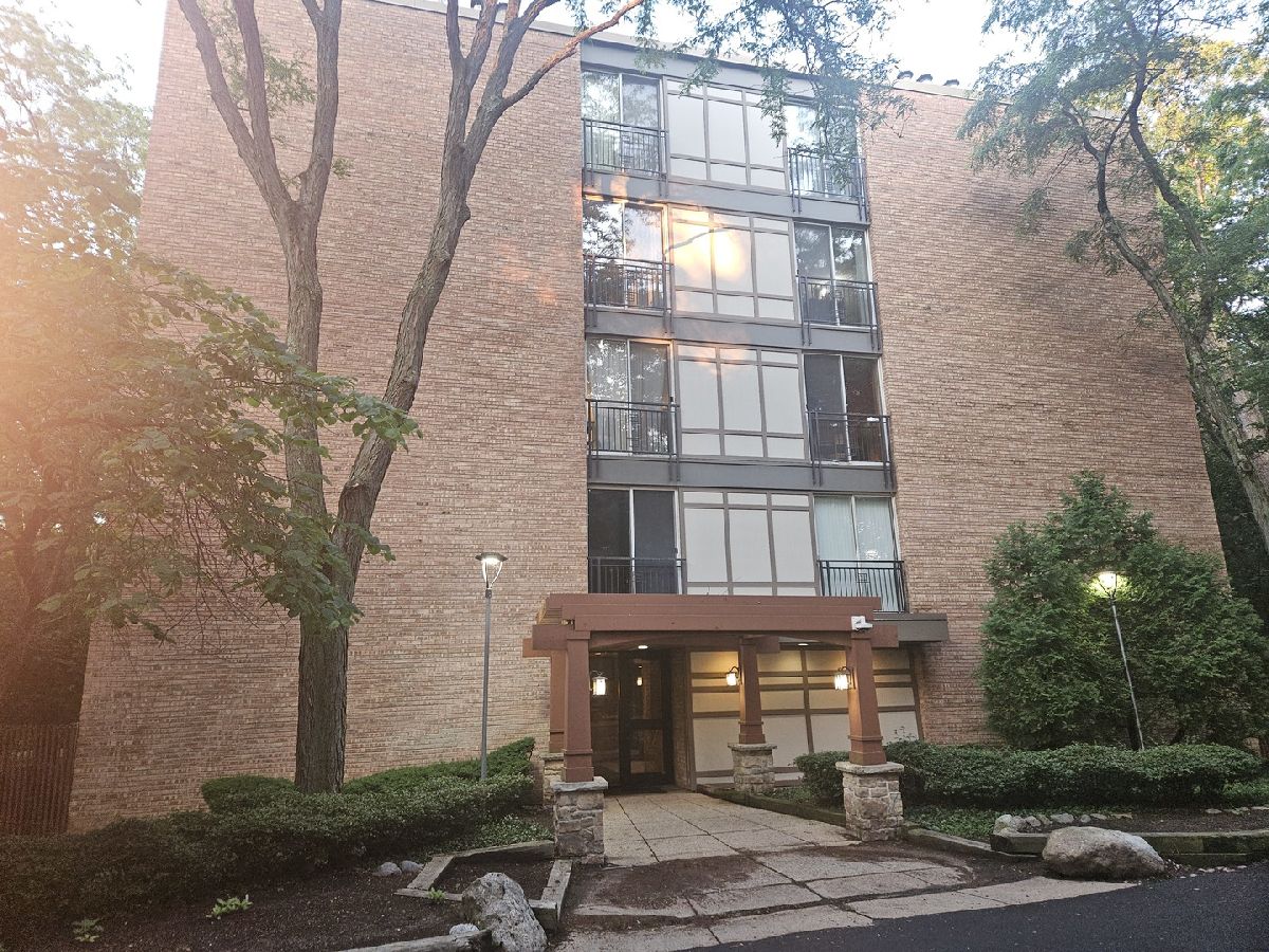 Condos & Townhomes Rented Four Lakes Lisle Illinois, 5800 Oakwood