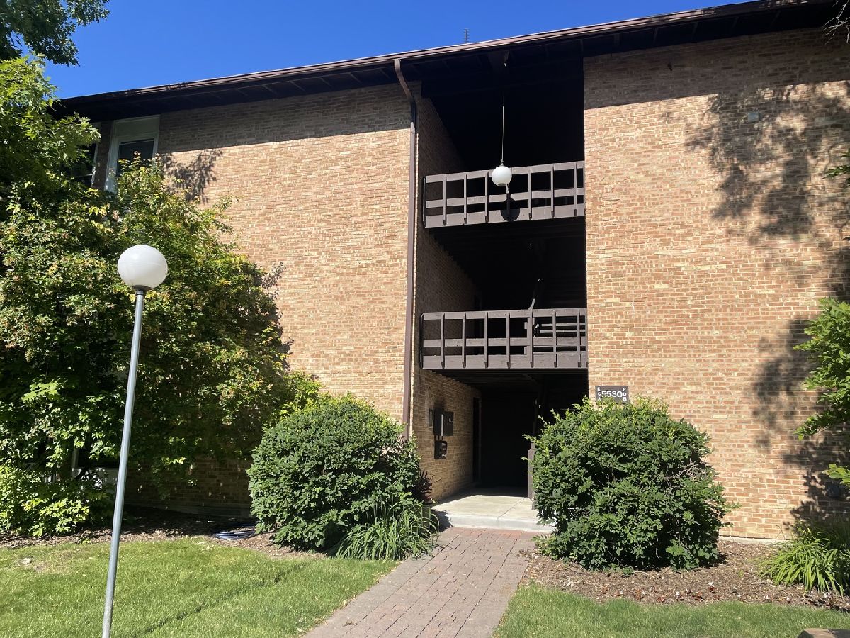 Condos & Townhomes Rented Four Lakes Lisle Illinois, 5530 Lake