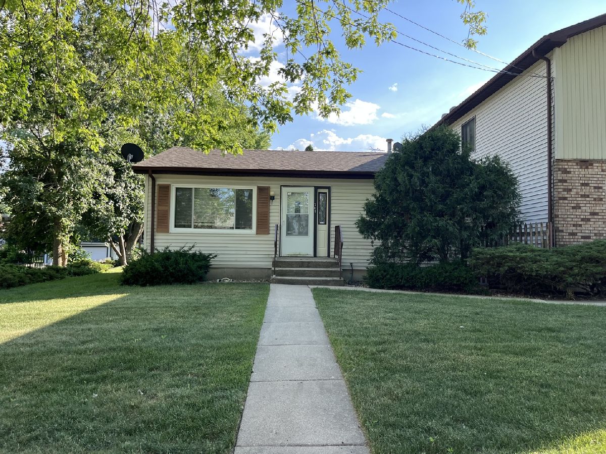  Rented Woodstock Illinois, 761 Washington