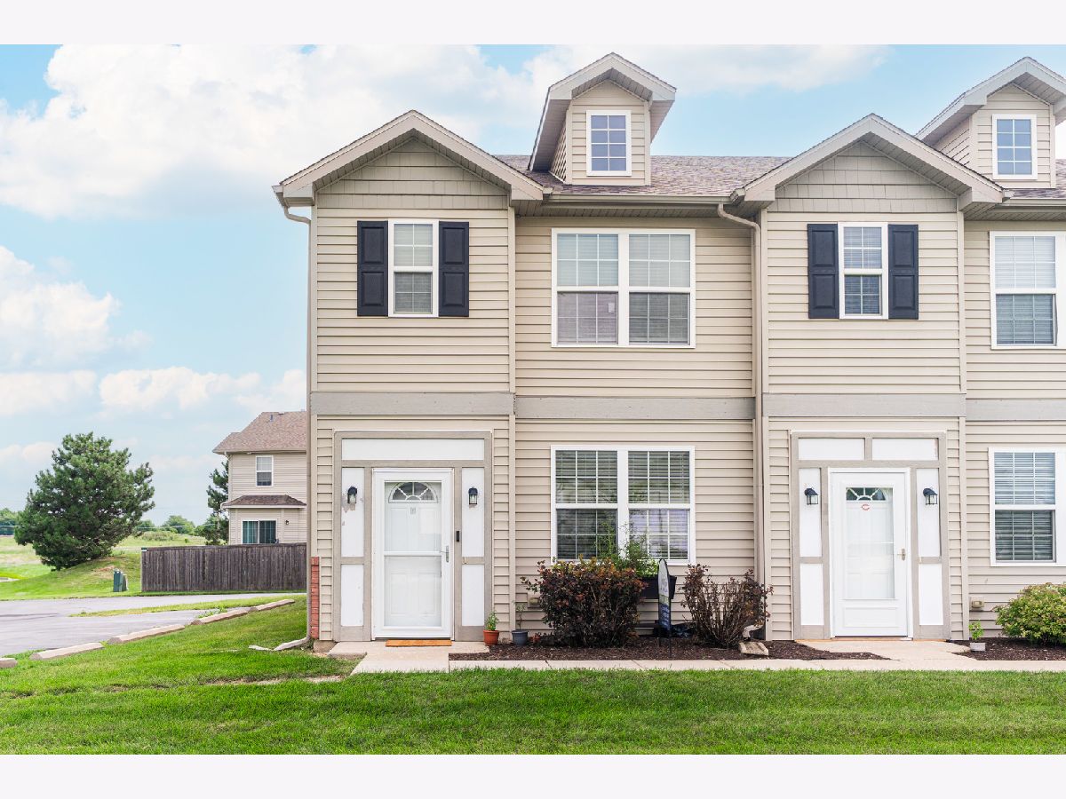 Townhomes For Sale Wynstone Village Dekalb Illinois, 257 Bent Grass Circle