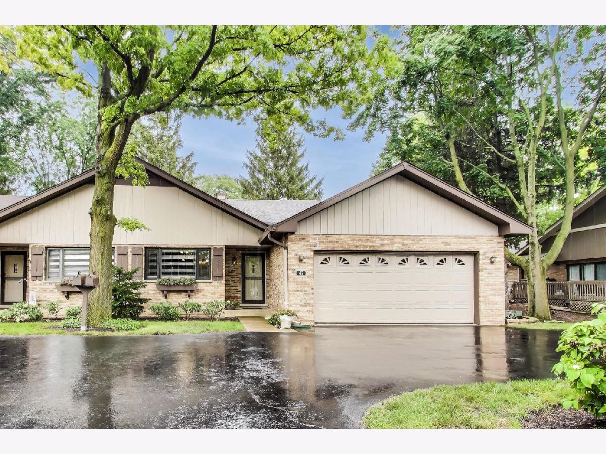 Townhomes & Homes For Sale Country Club Estates Bloomingdale Illinois, 45 Castle Rock Lane