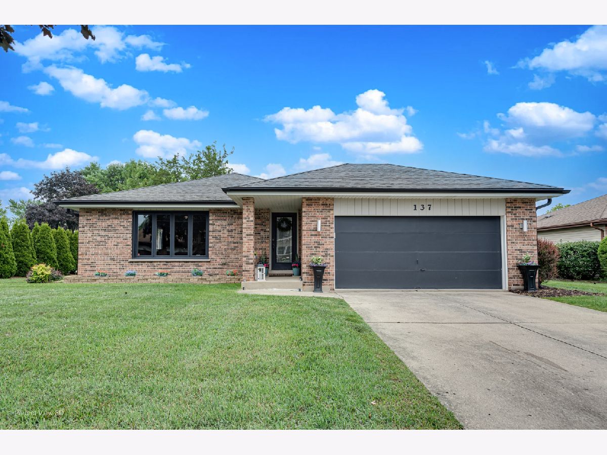  Sold Wood Dale Illinois, 137 Paramount