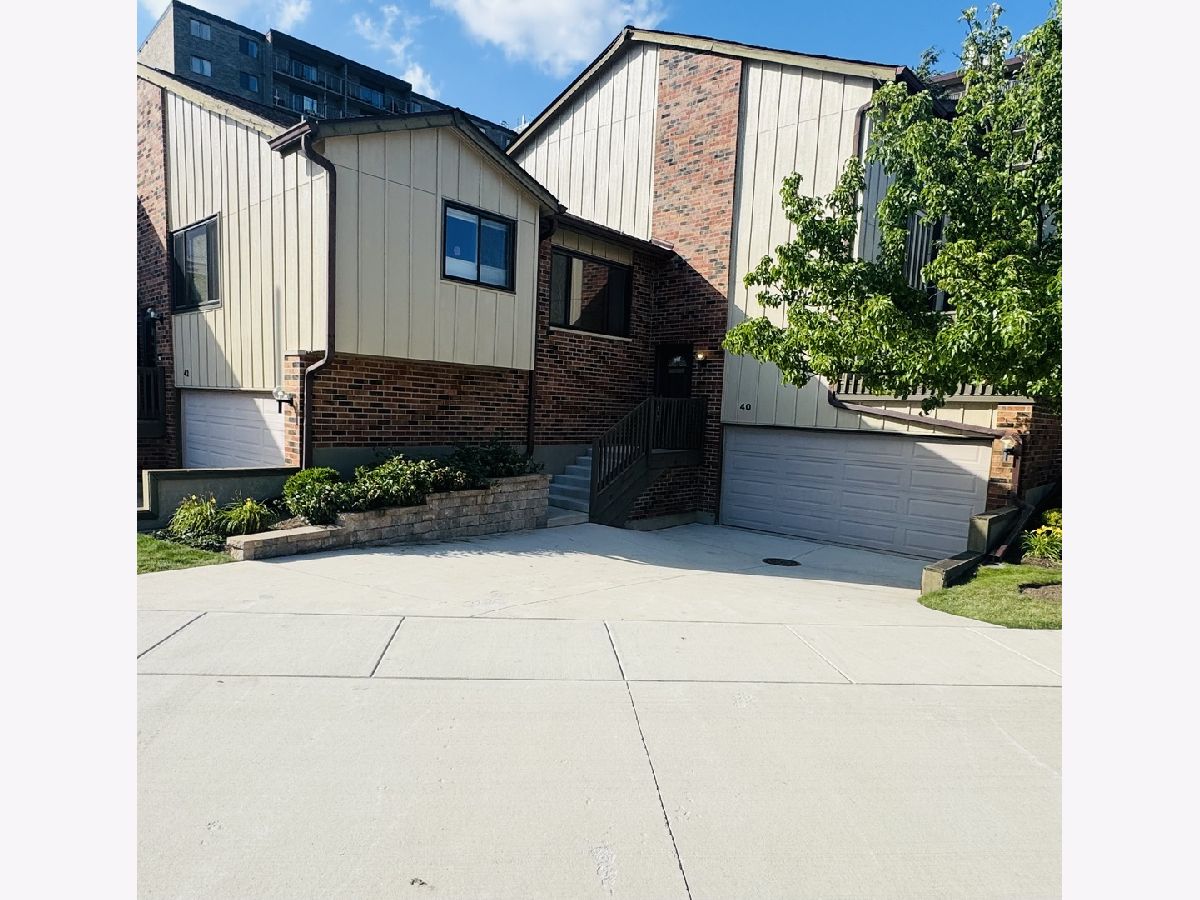Condos & Townhomes For Sale Lake Hinsdale Village Willowbrook Illinois, 40 Portwine Road