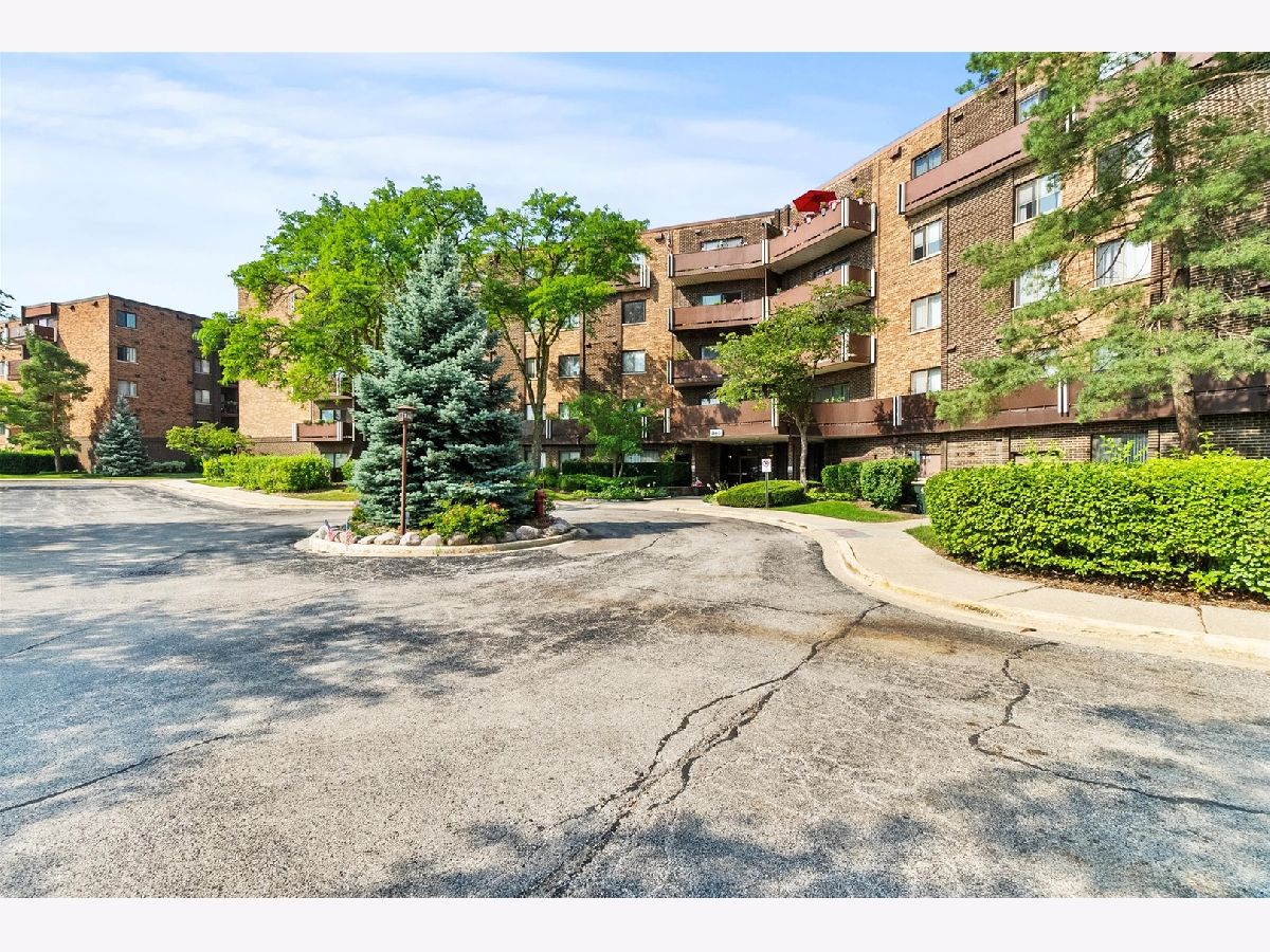 Condominiums For Sale Village On The Lake Elk Grove Village Illinois, 840 Wellington Avenue