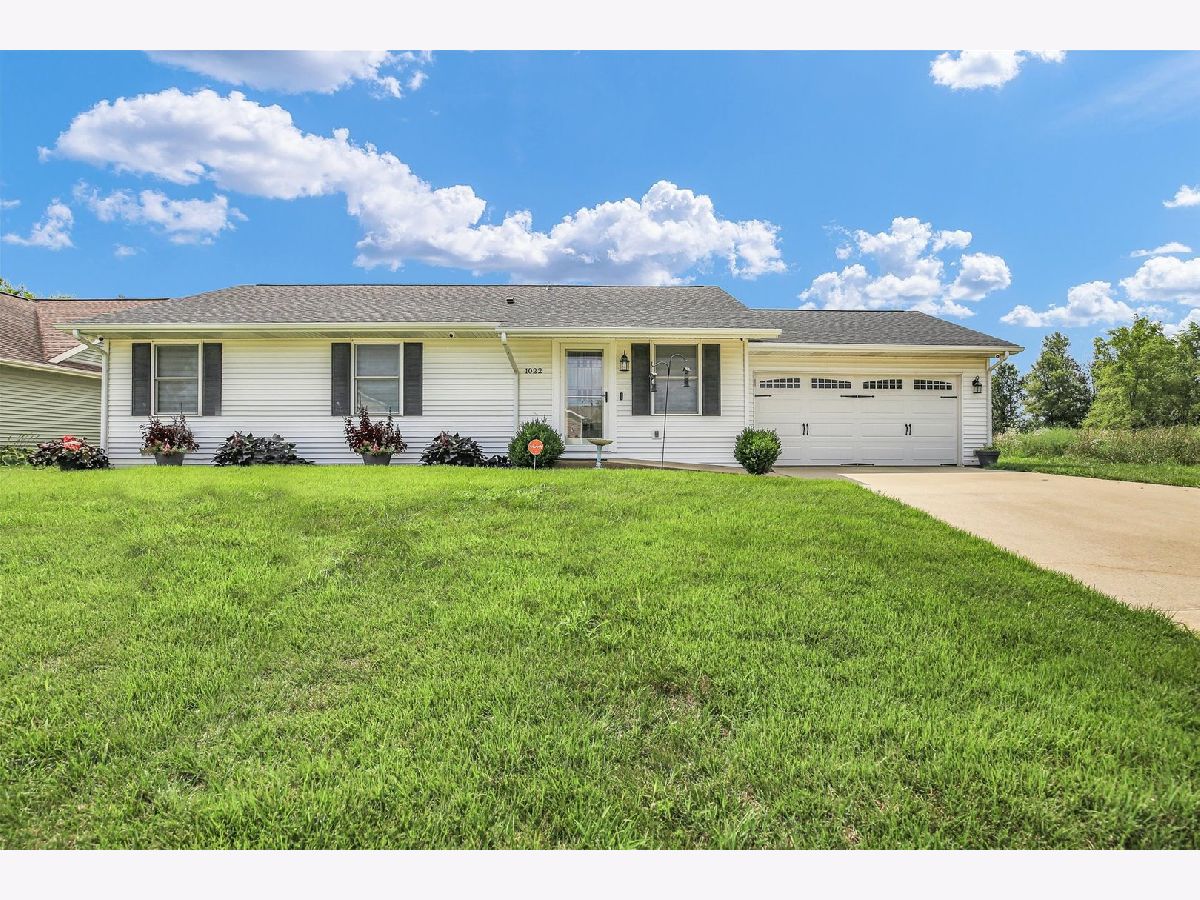  For Sale Villa Grove Illinois, 1022 Fox Run