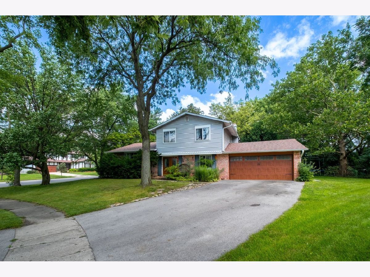 Homes & Condos & Townhomes For Sale Winston Woods Bolingbrook Illinois, 616 Pinecrest Road