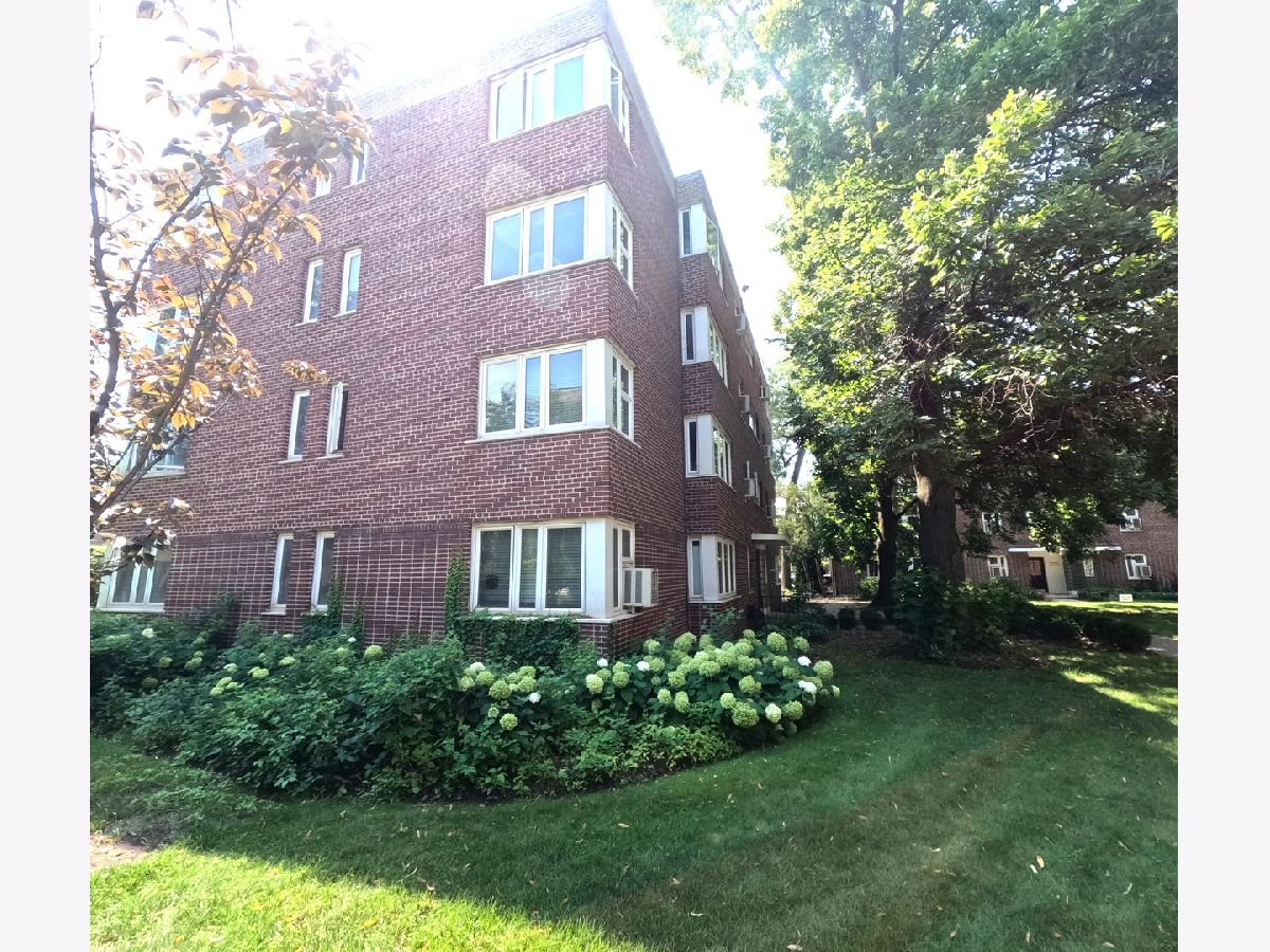 Condominiums For Sale River Forest Garden River Forest Illinois, 7200 Oak Avenue