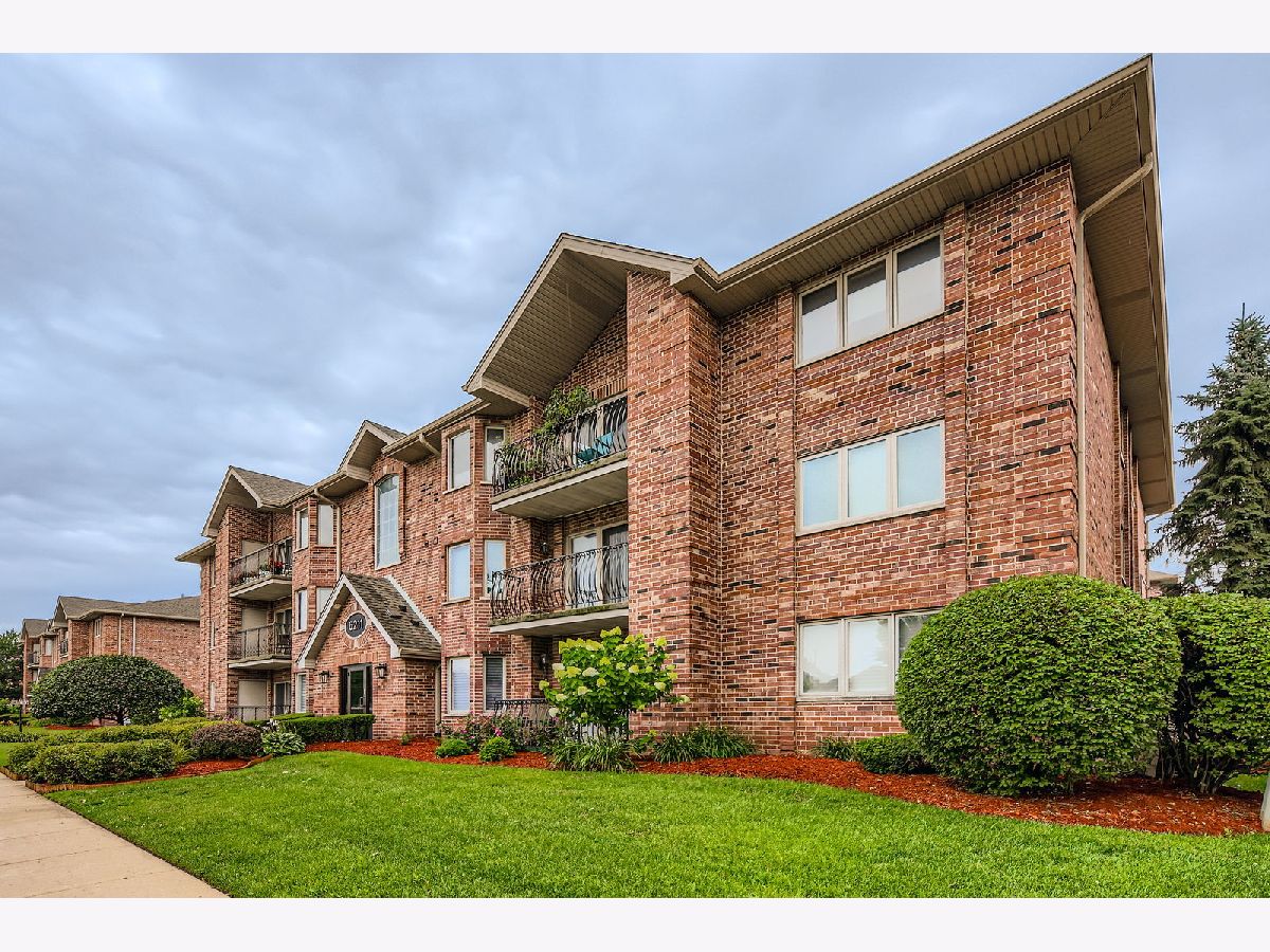 Condominiums Sold Clara Court Oak Lawn Illinois, 6211 94th
