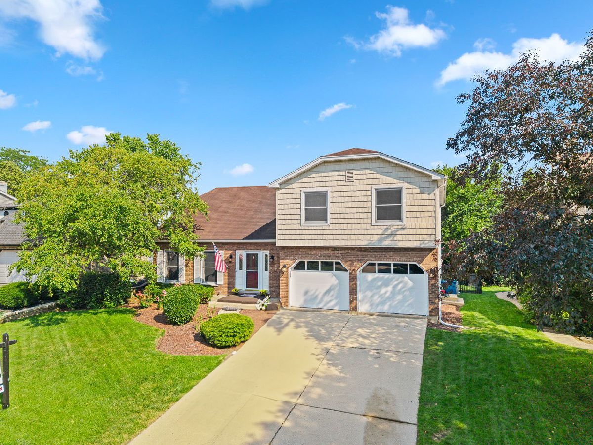 Homes For Sale Country Creek Bartlett Illinois, 140 Amherst Drive