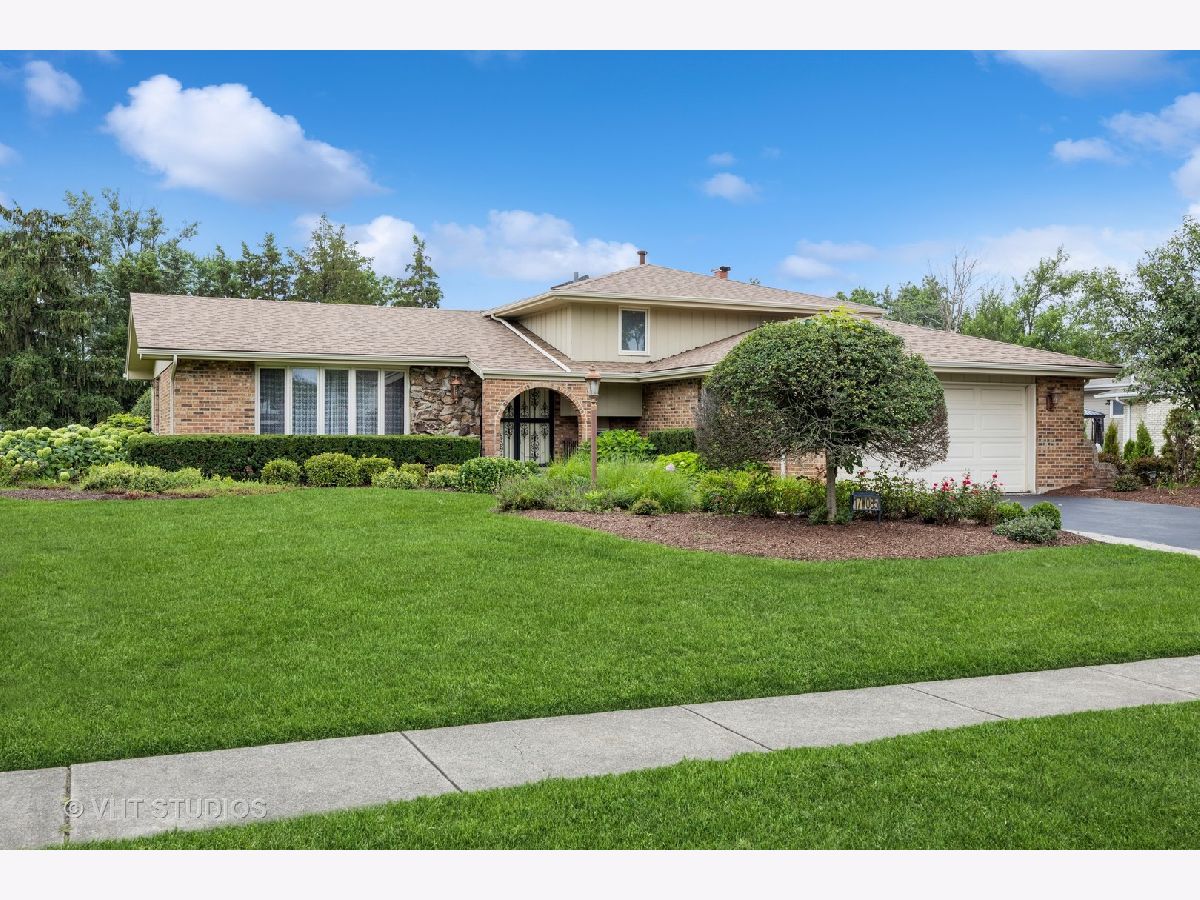 Sold Willowbrook Illinois, 17W085 Elm