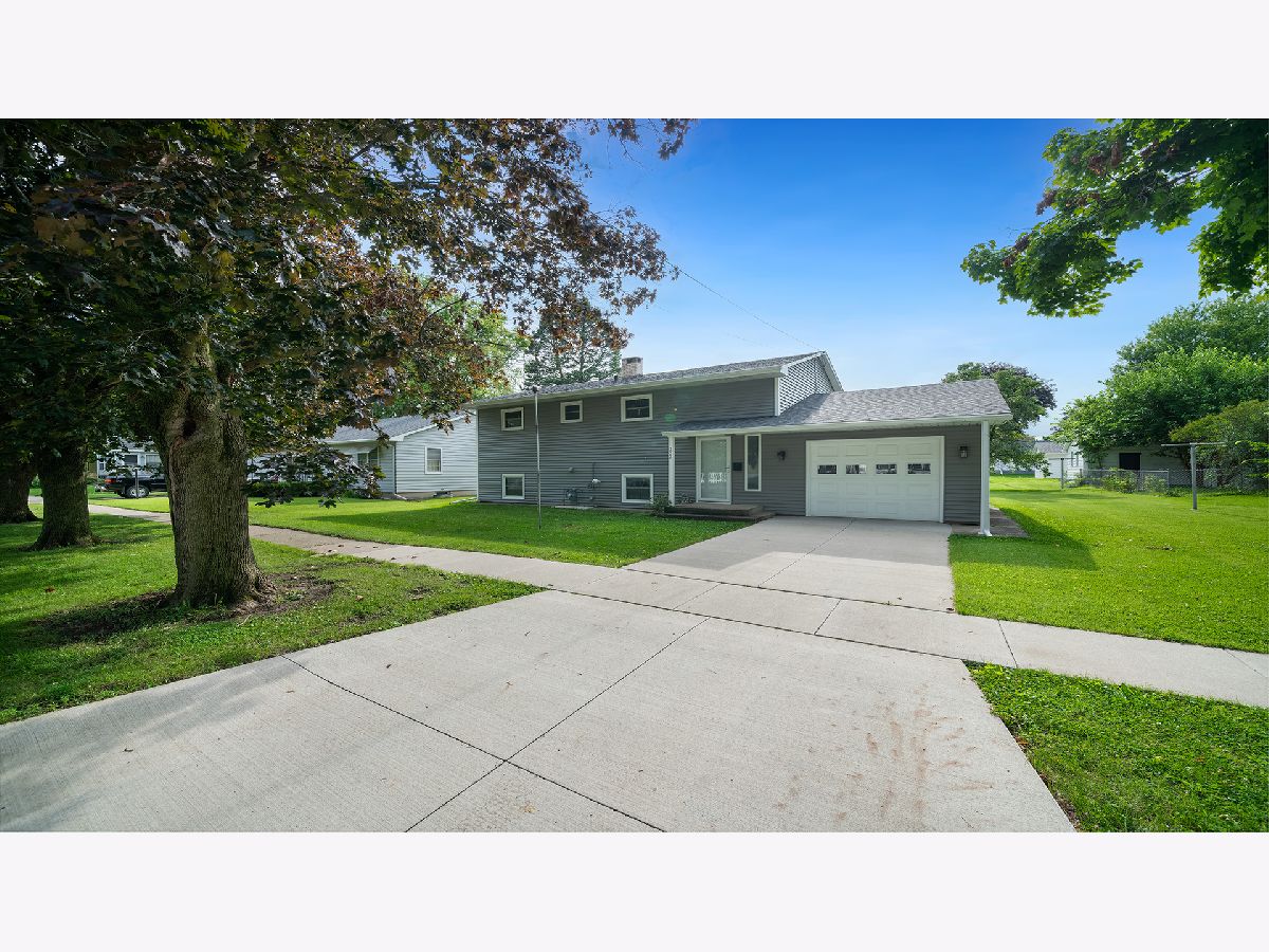  Sold Oregon Illinois, 902 3rd
