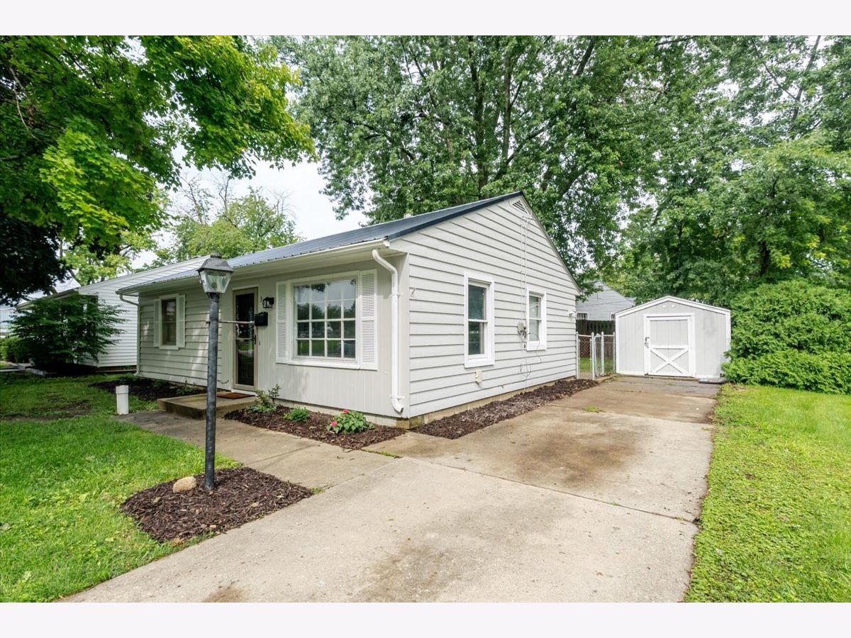 Homes For Sale Association Of Commerce Bloomington Illinois, 307 Meadows Avenue