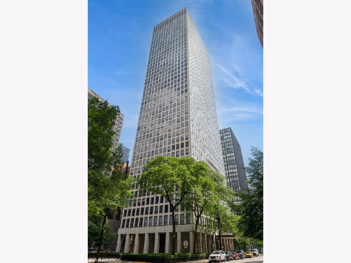Condominiums Sold Plaza On Dewitt Chicago Illinois, 260 Chestnut