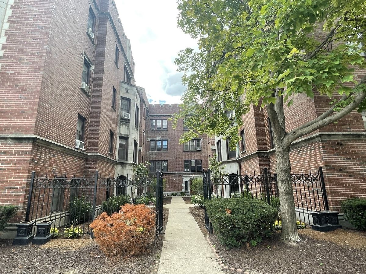  For Sale Oak Park Illinois, 1111 Holley Court