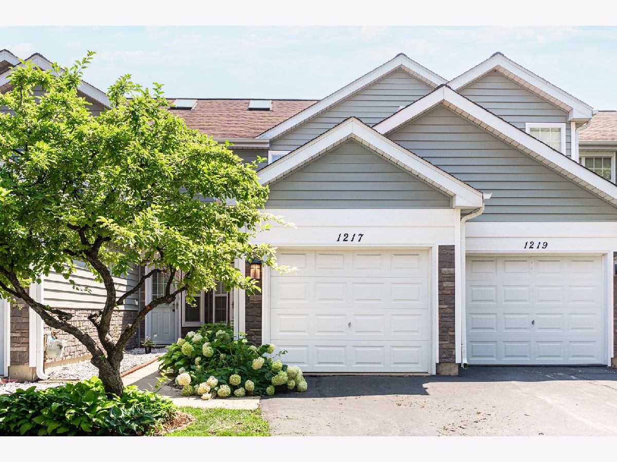 Townhomes & Condos Rented Wellington Court Schaumburg Illinois, 1217 Cranbrook