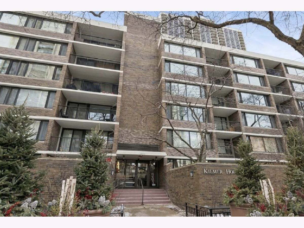 Condos & Townhomes Rented Sandburg Village Chicago Illinois, 1555 Sandburg