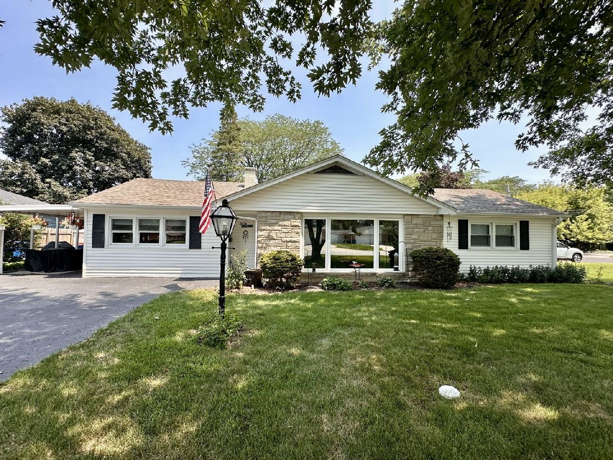 Homes For Sale Country Club Estates Aurora Illinois, 250 Edgelawn Drive