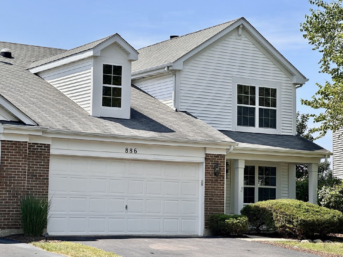  Rented Volo Illinois, 886 Richard Brown