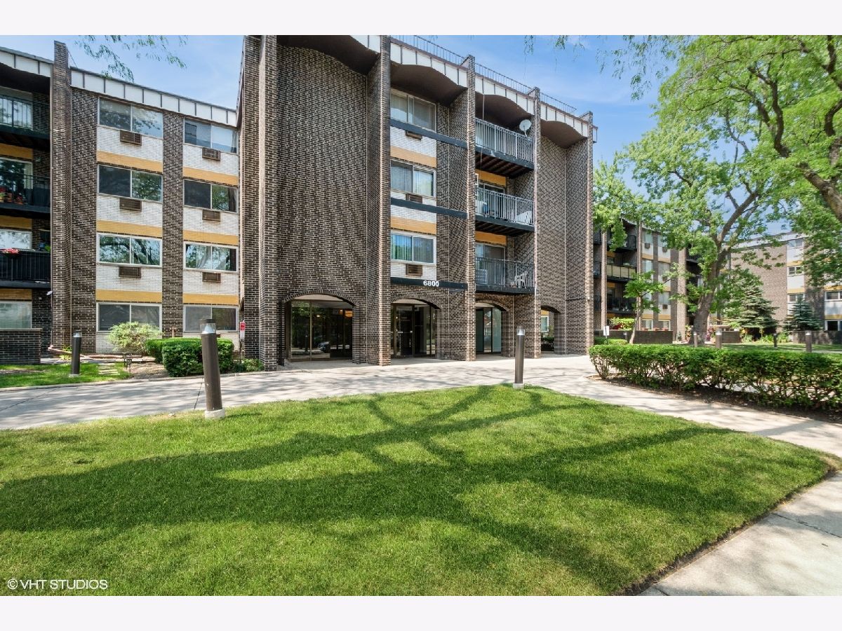 Condominiums For Sale Royalton Chicago Illinois, 6800 California Avenue