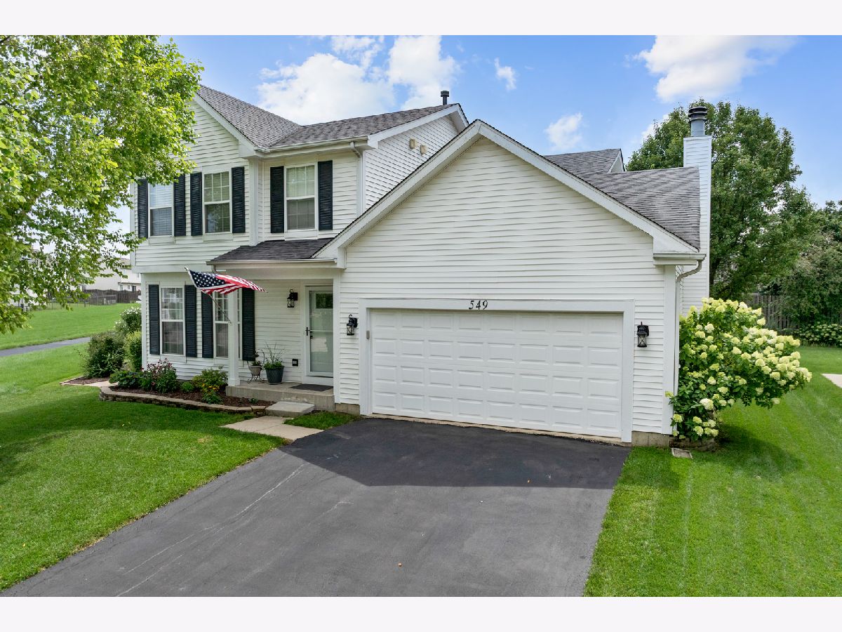 Homes For Sale Lakewood Streams Streamwood Illinois, 549 Maple Drive