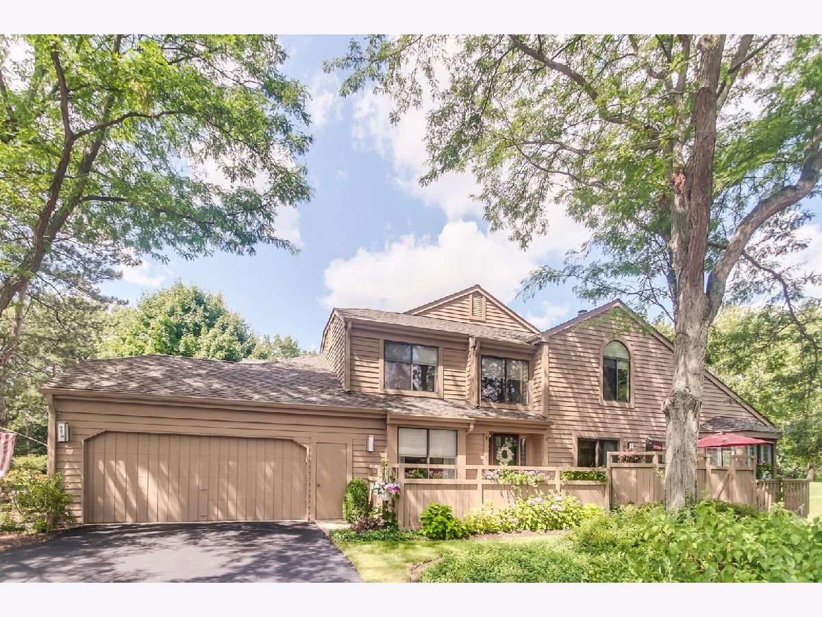 Townhomes & Condos For Sale Lake Barrington Shores Lake Barrington Illinois, 970 Longmeadow Court