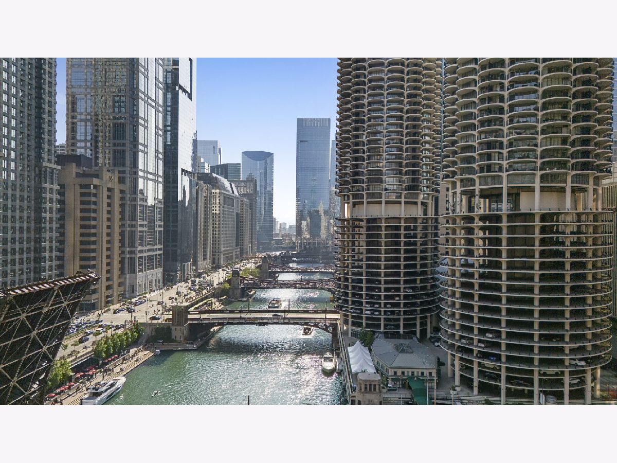 Condominiums For Sale Marina Towers Chicago Illinois, 300 State Street