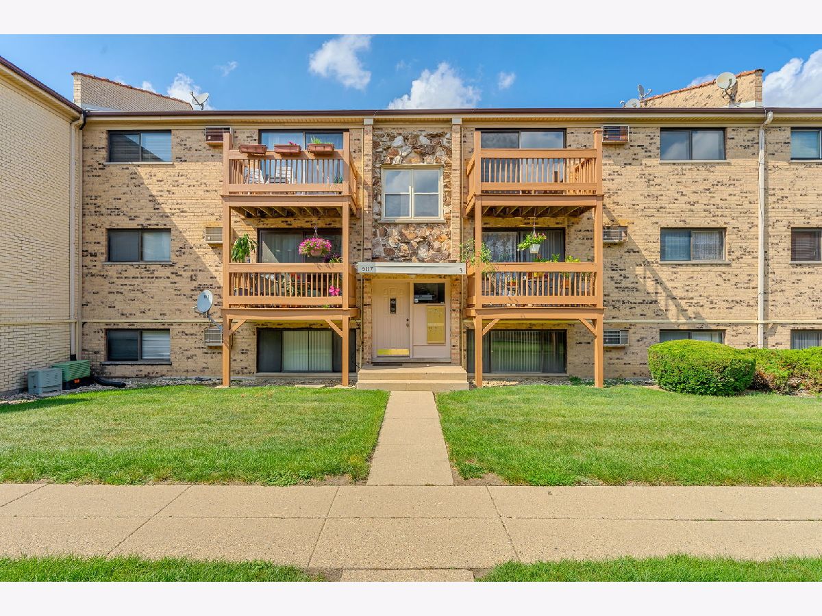Rented Chicago Illinois, 5117 East River