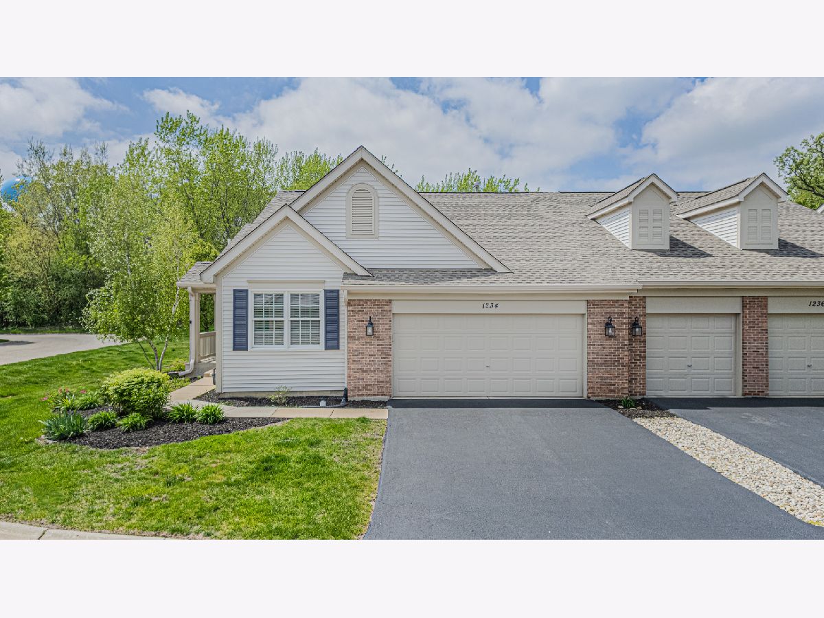 Townhomes For Sale Woodland Green Fox Lake Illinois, 1234 Shagbark Court